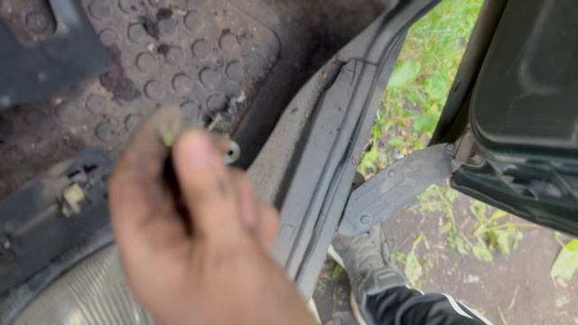 Как снять наружную ручку выдвижной двери Mitsubishi RVR смотреть онлайн