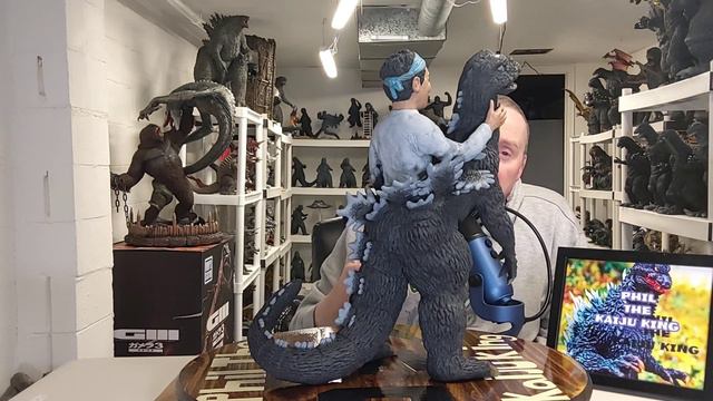 Custom gigantic Haruo Nakajima in suit sculpt! смотреть онлайн
