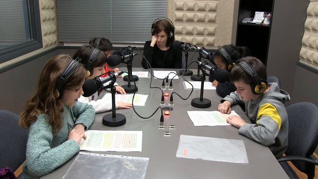 Conta Contes de l'Escola Mestre Marcel·lí Domingo de Roquetes ‘La nena i la Lluna’. смотреть онлайн