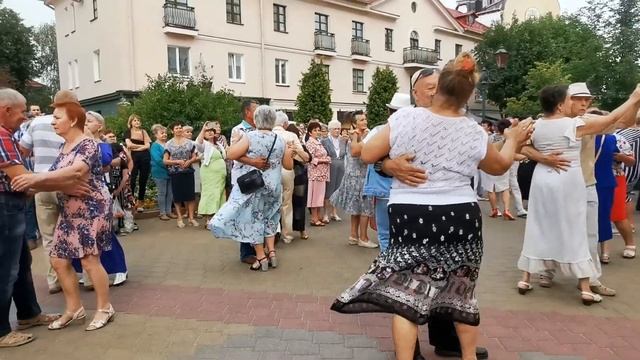 Вновь Я Мечтаю, Что Снова Танцую... смотреть онлайн