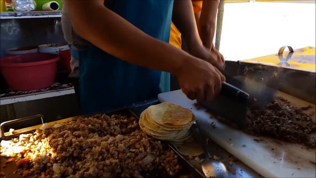 DELICIOUS!! $.26 Cent TACOS!! - MEXICAN STREET FOOD - CHEAPEST Street Food EVER!! – So INCREDIBLE!! смотреть онлайн