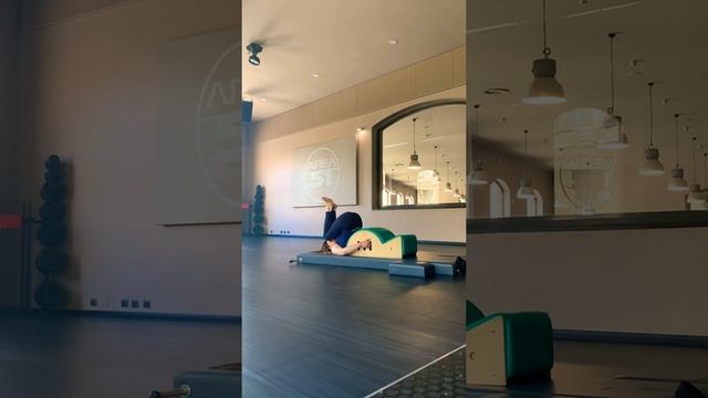 LEG SERIES - SPINE CORRECTOR - PILATES смотреть онлайн