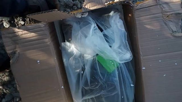 Как я получал вскрытую посылку с корабликом от курьера смотреть онлайн