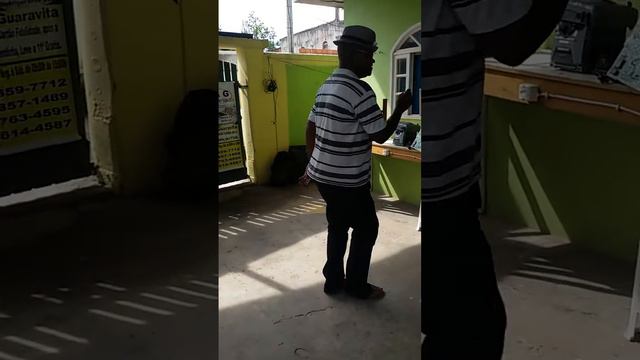 Daniel dançando Mark robson uptownfunk смотреть онлайн