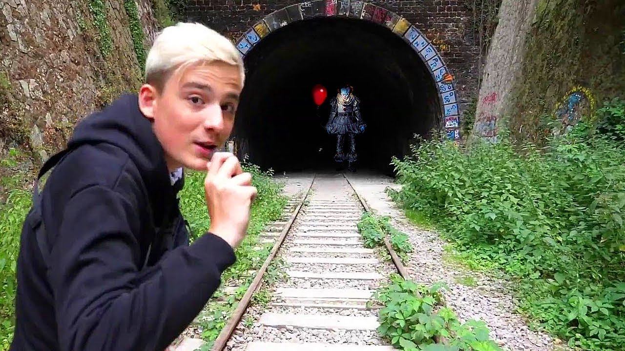 ШКОЛЬНИК НАШЁЛ НАСТОЯЩЕГО КЛОУНА ПЕННИВАЙЗА! смотреть онлайн