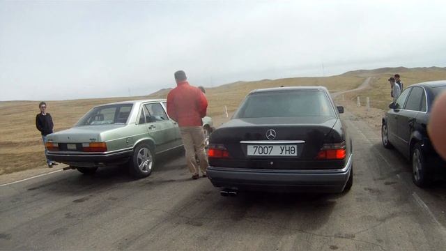 Mercedes E500 vs Audi C2 200 смотреть онлайн
