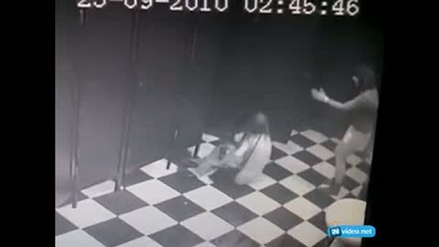 Упала в туалете!?! смотреть онлайн