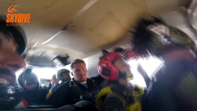 Jenushan J Skydive Algarve video смотреть онлайн