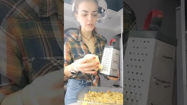 Ну очень вкусная картошечка с телятиной и овощами! Готовиться очень быстро ? смотреть онлайн