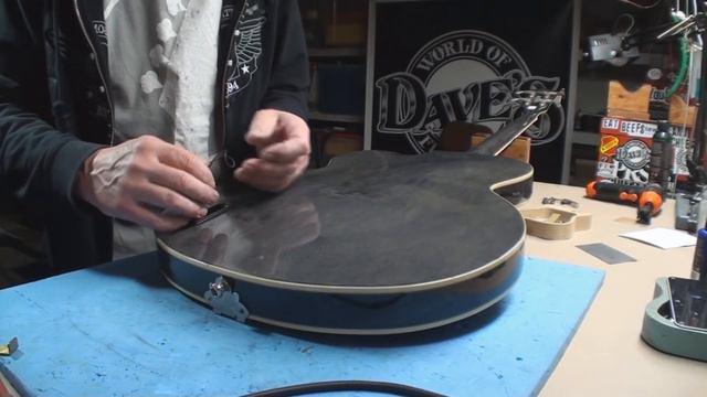 Washburn AB90 I Bass Guitar Gets Strings смотреть онлайн