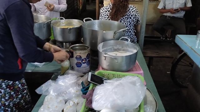 Важные дела с утра: рынок в Нячанге, Анвьен, суп фо, студия рисования.