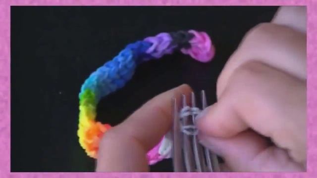 Браслет из резинок без станка Rainbow Loom на вилке смотреть онлайн
