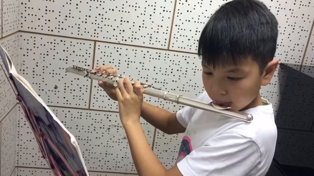No.86 E Minor arpeggio Played by: Matthew Mak (Tutor: Flora Wan) смотреть онлайн