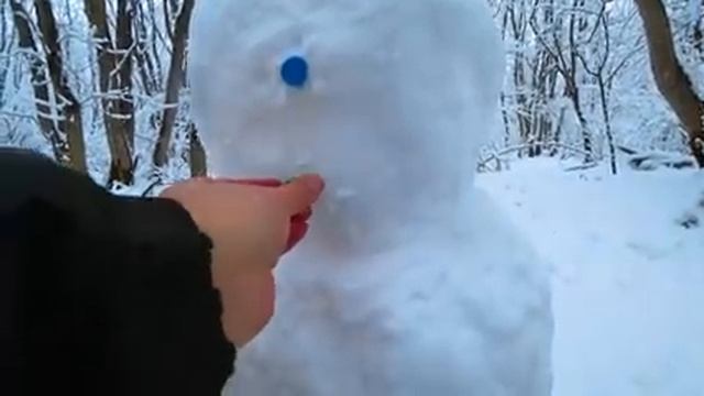 Весёлый Лёва Бульдозером Грузовиком Лепит Снеговика. Снеговик Ожил! смотреть онлайн