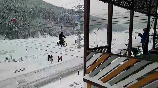 Катание на троссе и велосипеде без покрышек смотреть онлайн