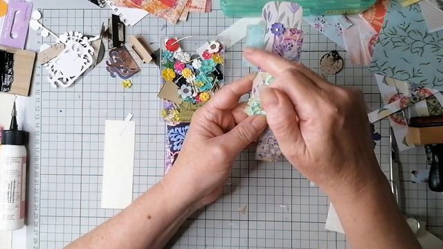 #roxysweeklychallenge - Week 27 - Scrappy Page /pocket Snippets With Tabs?