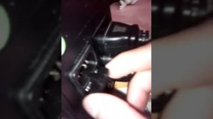 Как вынуть внешний предохранитель из ИБП