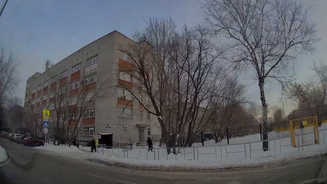 Движение на автомобиле по Тюмени через Кванториум на Геологоразведчиков 6а смотреть онлайн