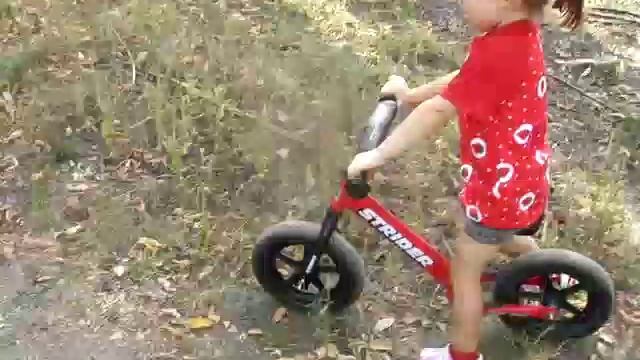 Алиса и ее беговел strider, balance bike, strider kids смотреть онлайн