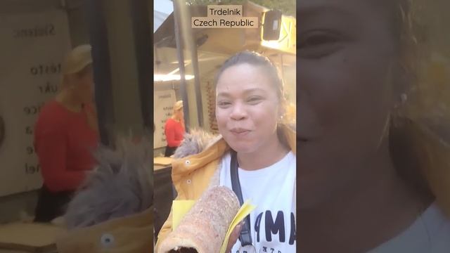 CINNAMON SUGAR ROLL/ TRDELNIK THE MAKING CZECH REPUBLIC #czech #trdelnik #pastry смотреть онлайн