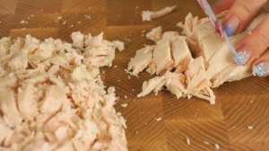 Как нарезать куриное филе мелкими кубиками?
