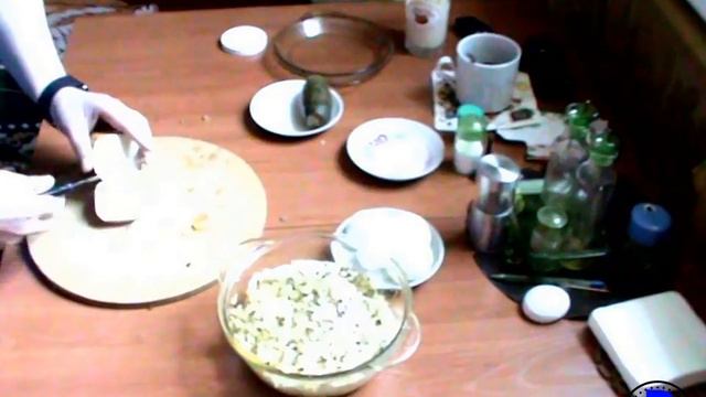 Салат из Печени трески. Вкусняшка обалденная))) смотреть онлайн