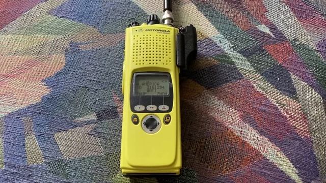 Motorola XTS 5000R UHF R1: P-25 Phase 1 Comms смотреть онлайн