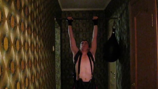 Подтягивание на перекладине с весом 22 кг смотреть онлайн
