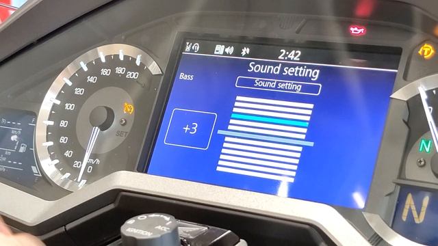 Android Auto на мотоциклах Honda на примере Gold Wing Tour 2021 года смотреть онлайн