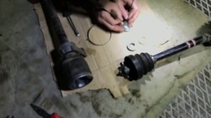 Как снять левый привод на Хонде Одиссей и смазать трипоидный ШРУС. Так же заменить пыльник ШРУСа