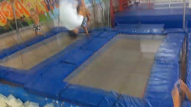 Jump Trump.1. смотреть онлайн