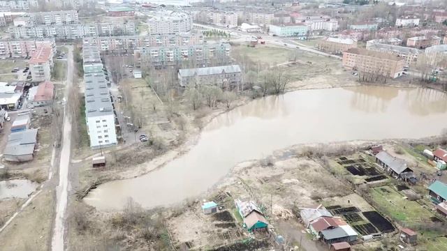 г. Лысьва. Парк им. А.С. Пушкина с высоты. Май 2019 г. Видео: Дмитрий Журавлев смотреть онлайн