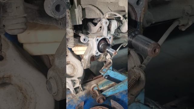 2008 Vue XR AWD Wheel Bearing / Hub Replacement смотреть онлайн