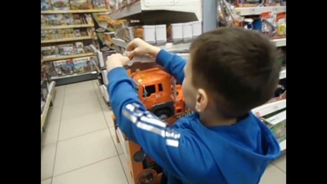 Игрушки Торговый центр Динозавры Миньоны Машинки Тролли Toys Mall Dinosaurs Minions Trolls смотреть онлайн