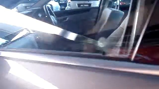 Mercedes Benz E200 CGI......with a funny sound ! смотреть онлайн