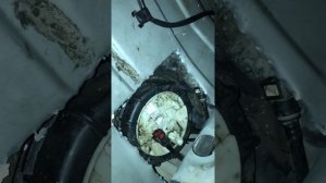 Как мне меняли бензонасос на Фиесте (профессионалы)...