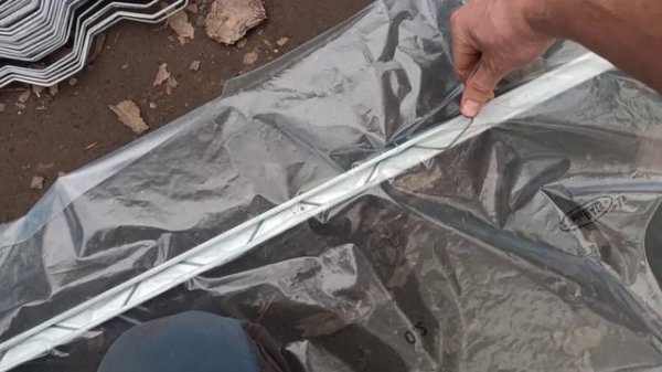 Как крепить зиг-заг на теплице?