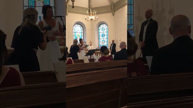 Överraskningssång i kyrkan till min man Benny "Kärleksvisan" av Sarah Dawn Finer смотреть онлайн