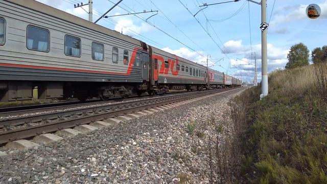 Электровоз ЭП2К-393 с пассажирским поездом (375Я Воркута — Москва) смотреть онлайн