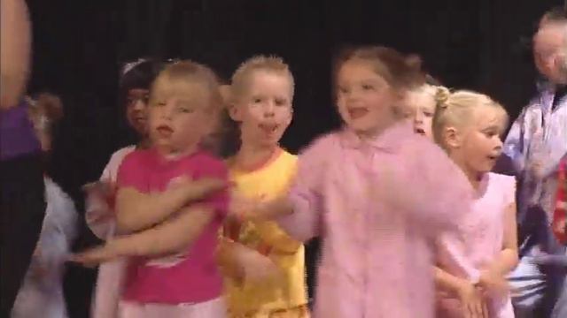 The Ketchup Song смотреть онлайн