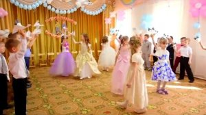 Прощальный танец с журавлями на выпускной в детсаду