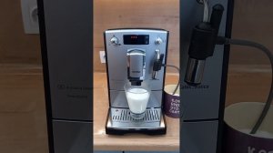 Кофемашина Nivona. Делает напитки: капучино, латте, американо, эспрессо.