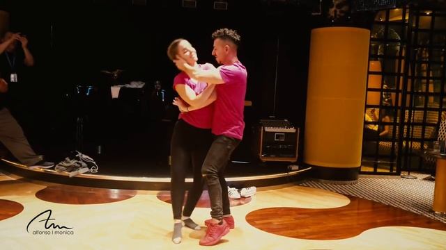 Su Veneno - Aventura (Bolero) | Alfonso y Mónica | Bachata Workshop | Crucero del Baile смотреть онлайн