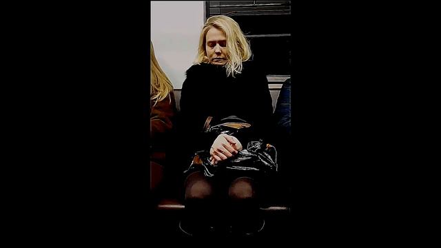 Девушка демон в метро смотреть онлайн