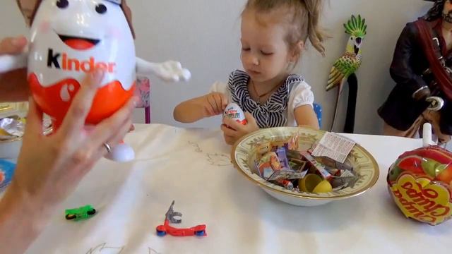 Киндерино- Пилот! большое яйцо с сюрпризом распаковка. Kinderino - Pilot! big egg surprise unboxing смотреть онлайн