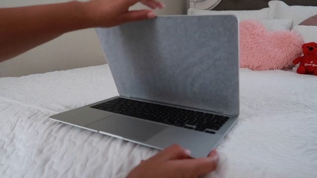 I HAVE TWO LAPTOPS NOW | Macbook Air M1 Unboxing + Setup смотреть онлайн