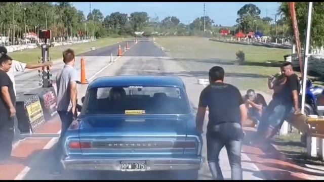 INFERNAL Chevrolet 400 vs. Falcon en el picodromo ?? смотреть онлайн