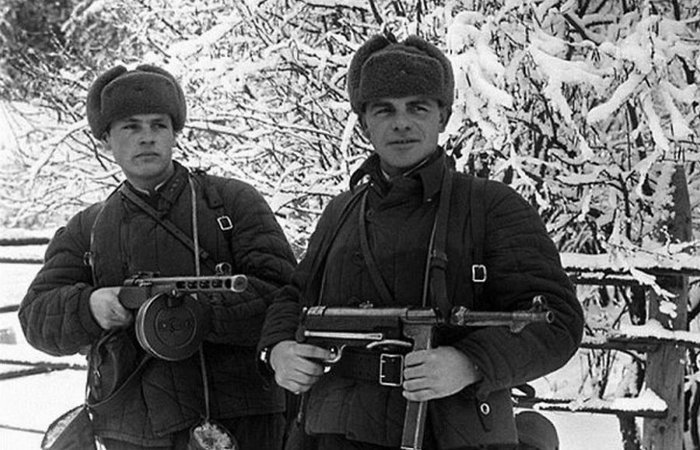 Какие запоминающиеся «фишки» были в немецком автомате MP-40 смотреть онлайн