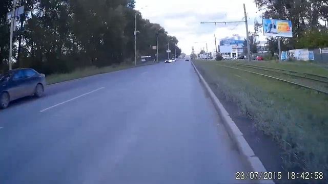 Велосипедист в городе. Уступаешь ты - уступают тебе. Три эпизода. смотреть онлайн