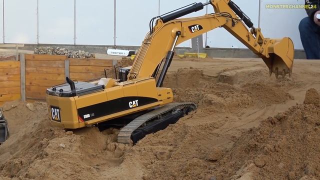 RC construction machines at RC-Glashaus! Caterpillar & more in Action! смотреть онлайн